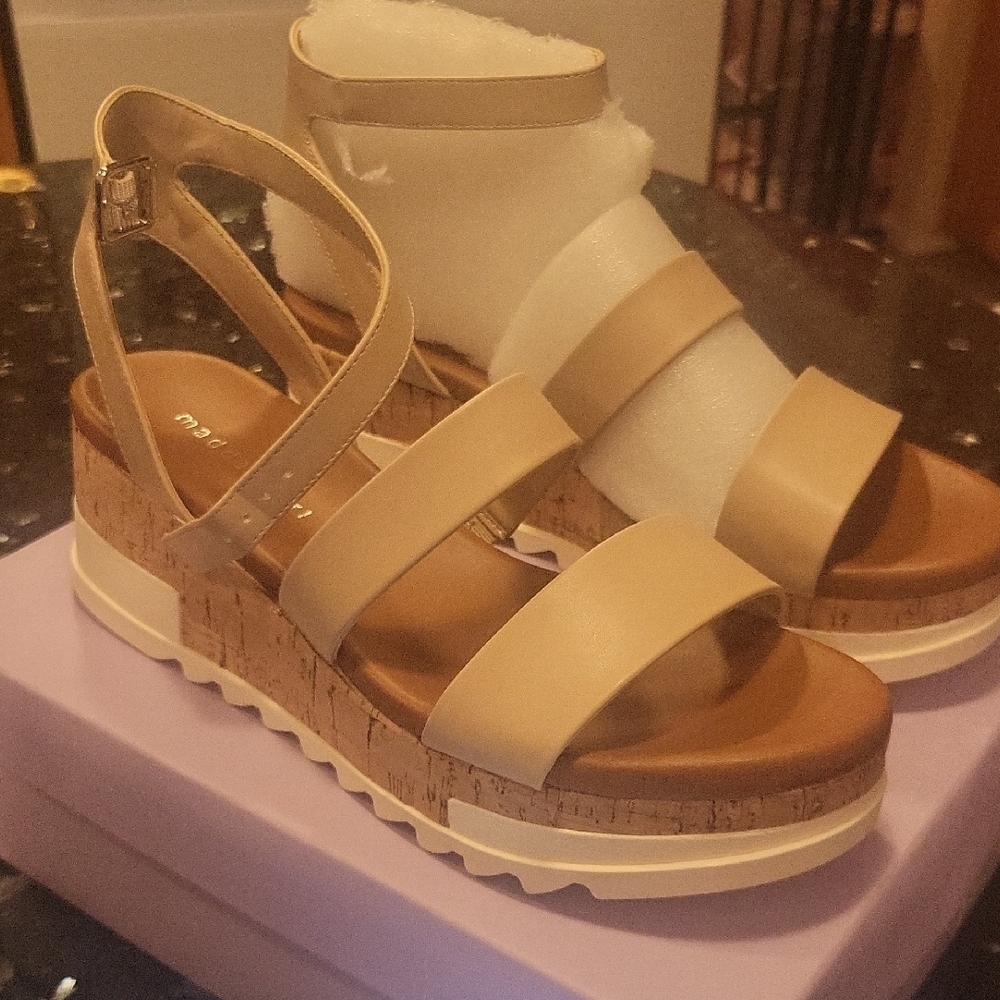 Women's Beige Sandals Size 10